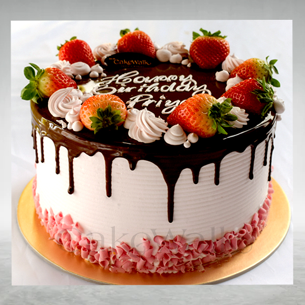 Strawberry Chocolate Drip cake