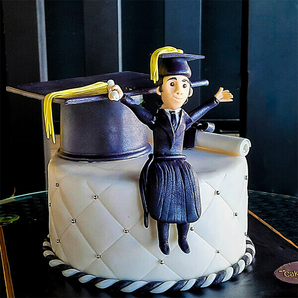 GRADUATION CAKE