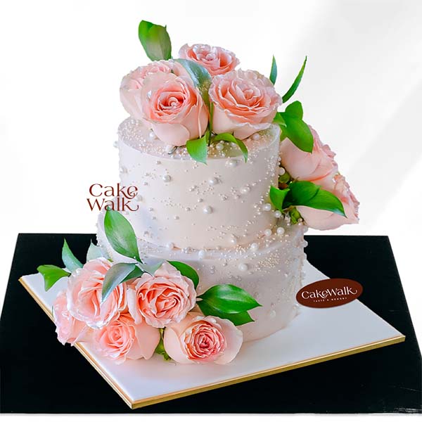 Fresh Flower Cake with pearl detail
