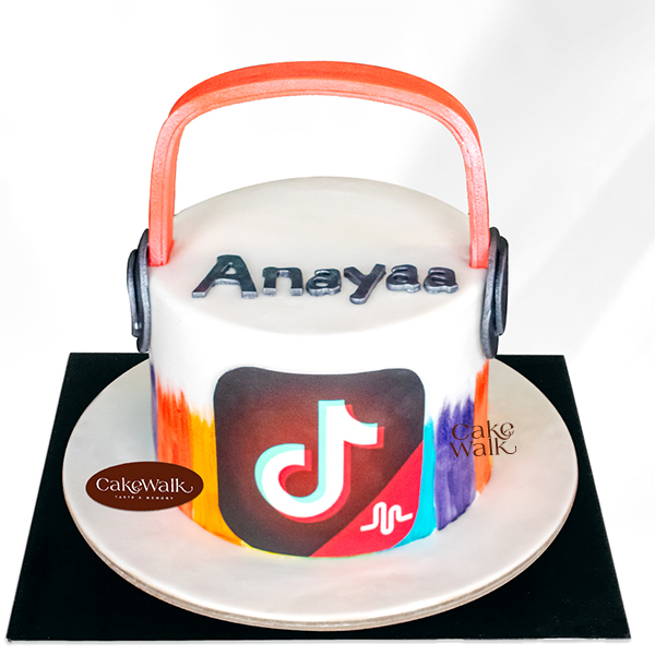 TikTok Cake