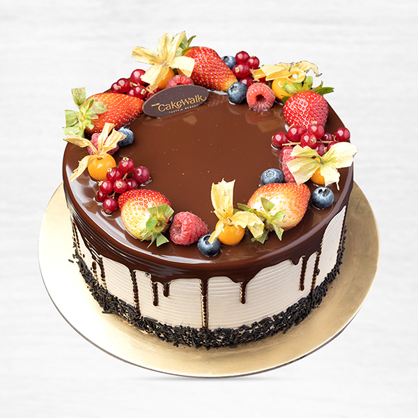 Eggless Raspberry Chocolate Drip cake