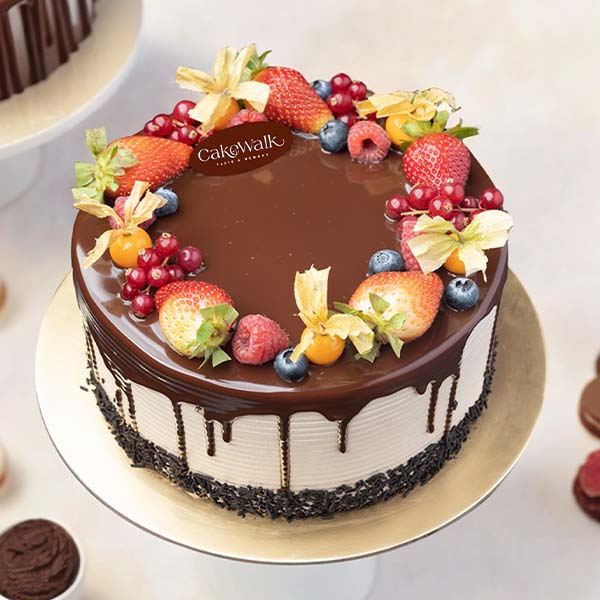 Eggless Raspberry Chocolate Drip cake