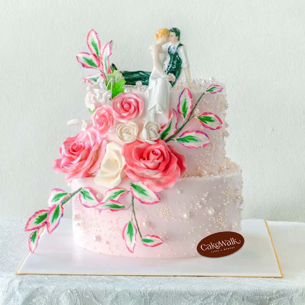 LOVE COUPLE WEDDING CAKE